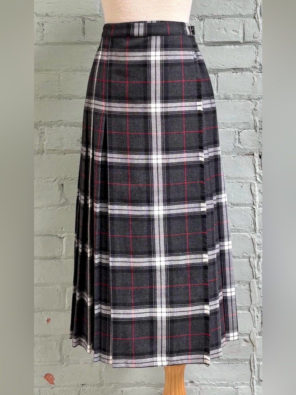 Vintage Pleated Plaid Midi Skirt in Gray and White